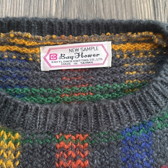 Vintage hand knit Tartan knit sweater by Bay Flower Knitting Co.,LTD oversized - Picture 3 of 10